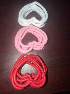 Vinsot 24 Pcs Heart Shaped Bracelets Valentine's Day Silicone Heart Bracelets